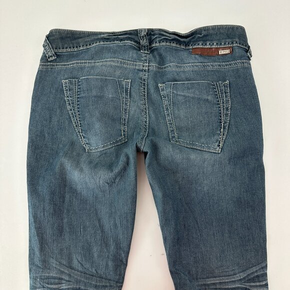 YNQ Distressed Cropped Women's size 5 Dark Wash Blue Denim jeans - Picture 4 of 4